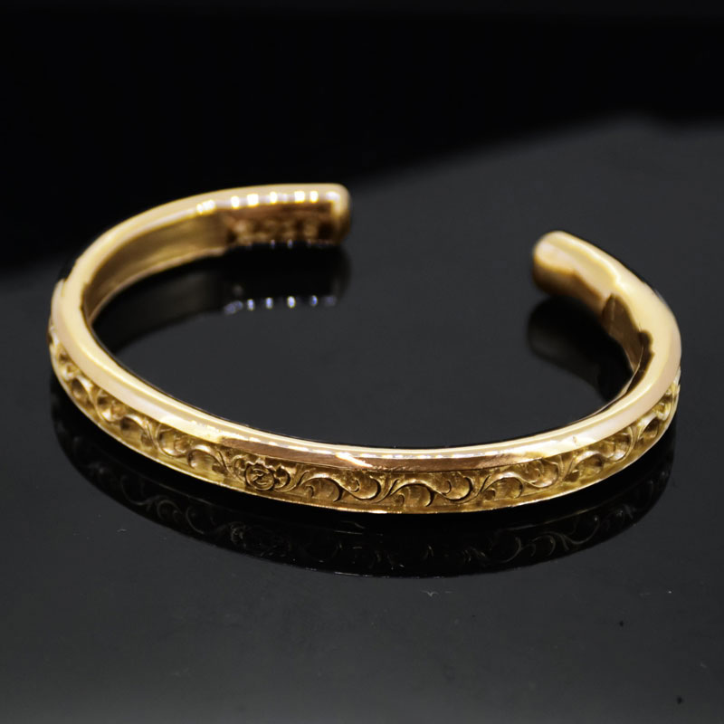 K18 Arabesque Carved Scrolls O Ring Bangle -Wide-の画像