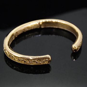 K18 Arabesque Carved Scrolls O Ring Bangle -Wide-画像