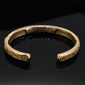 K18 Arabesque Carved Scrolls O Ring Bangle -Wide-画像